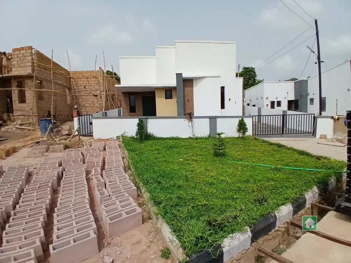 3 Bedroom Detached Bungalow in Mowe Town, Ogun