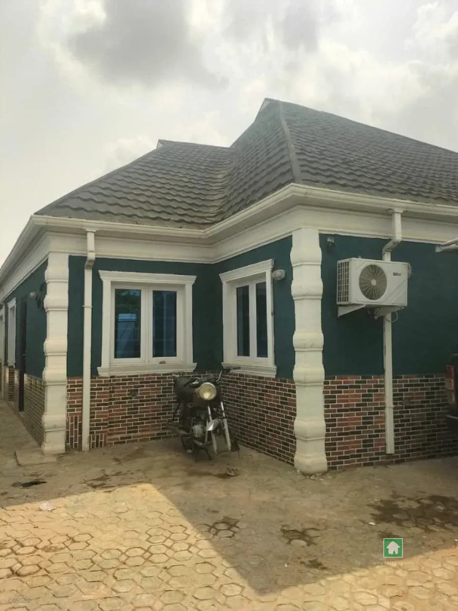 4-Bedroom Bungalow with SUV in Mowe Town, Ogun