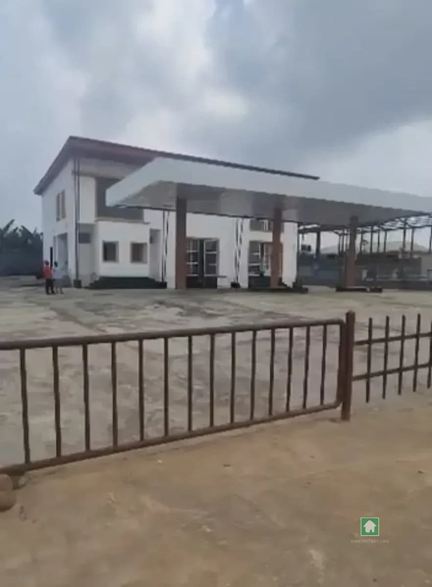 Commercial Property in Epe, Lagos - Ideal for Gas Station Operators and Businesses